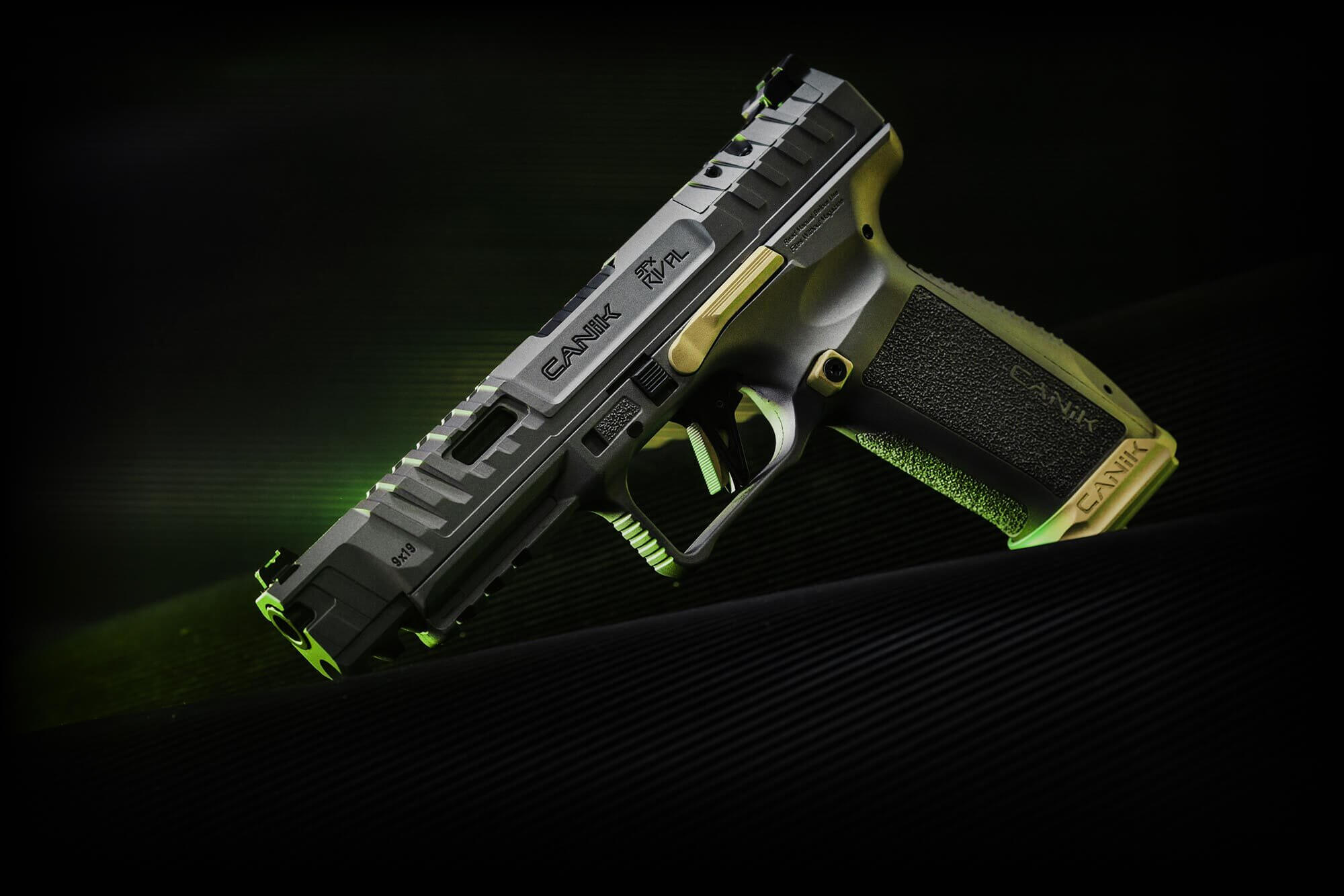 Pistolet Canik (przód) - prezentowany na czarnym tle, pokazująca precyzję wykonania i nowoczesny design